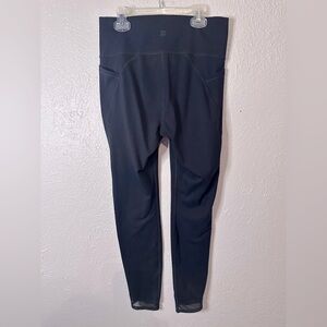 Woman’s Leggings with pockets sz M